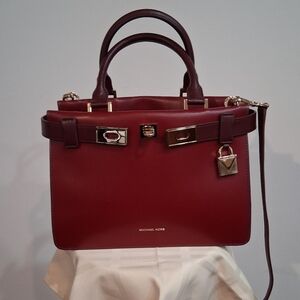 Beatiful Michael Kors Satchel